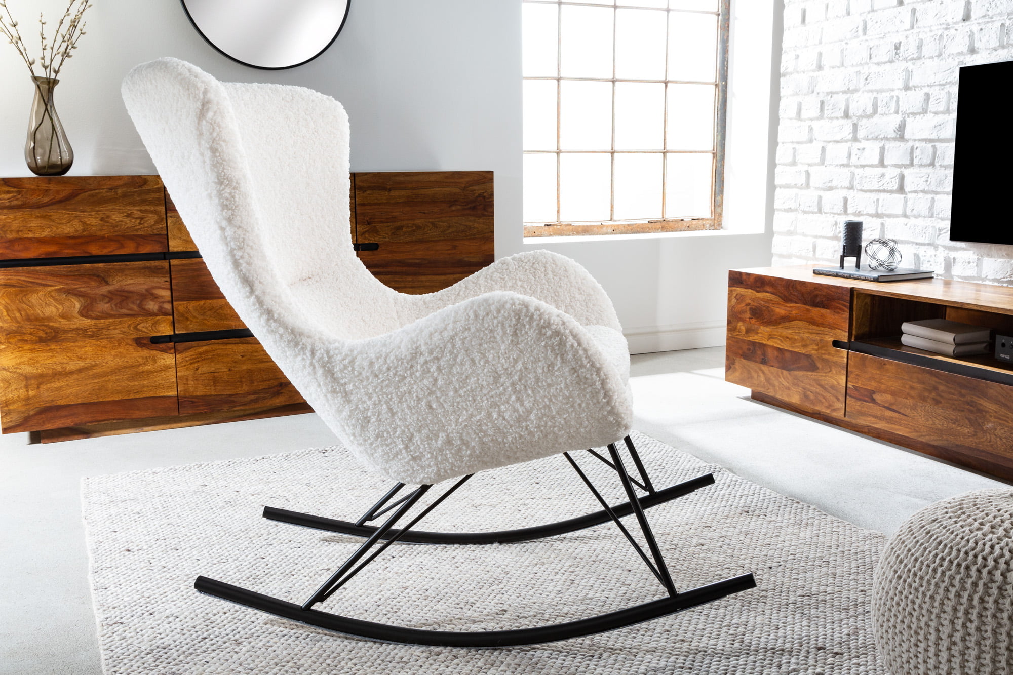 Hojdacie kreslo Scandinavia Swing biela plyšová látka – Obrázok 6