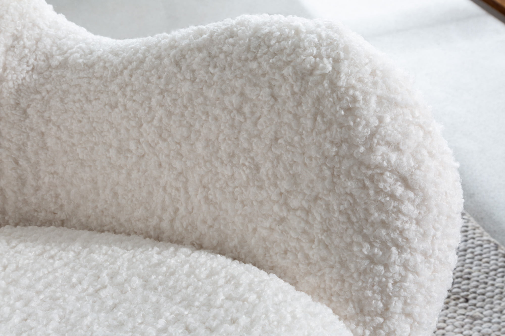 Hojdacie kreslo Scandinavia Swing biela plyšová látka – Obrázok 4